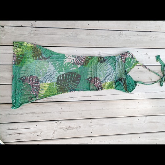 Le Chateau | Side Ruching Halter Dress - Picture 3 of 7